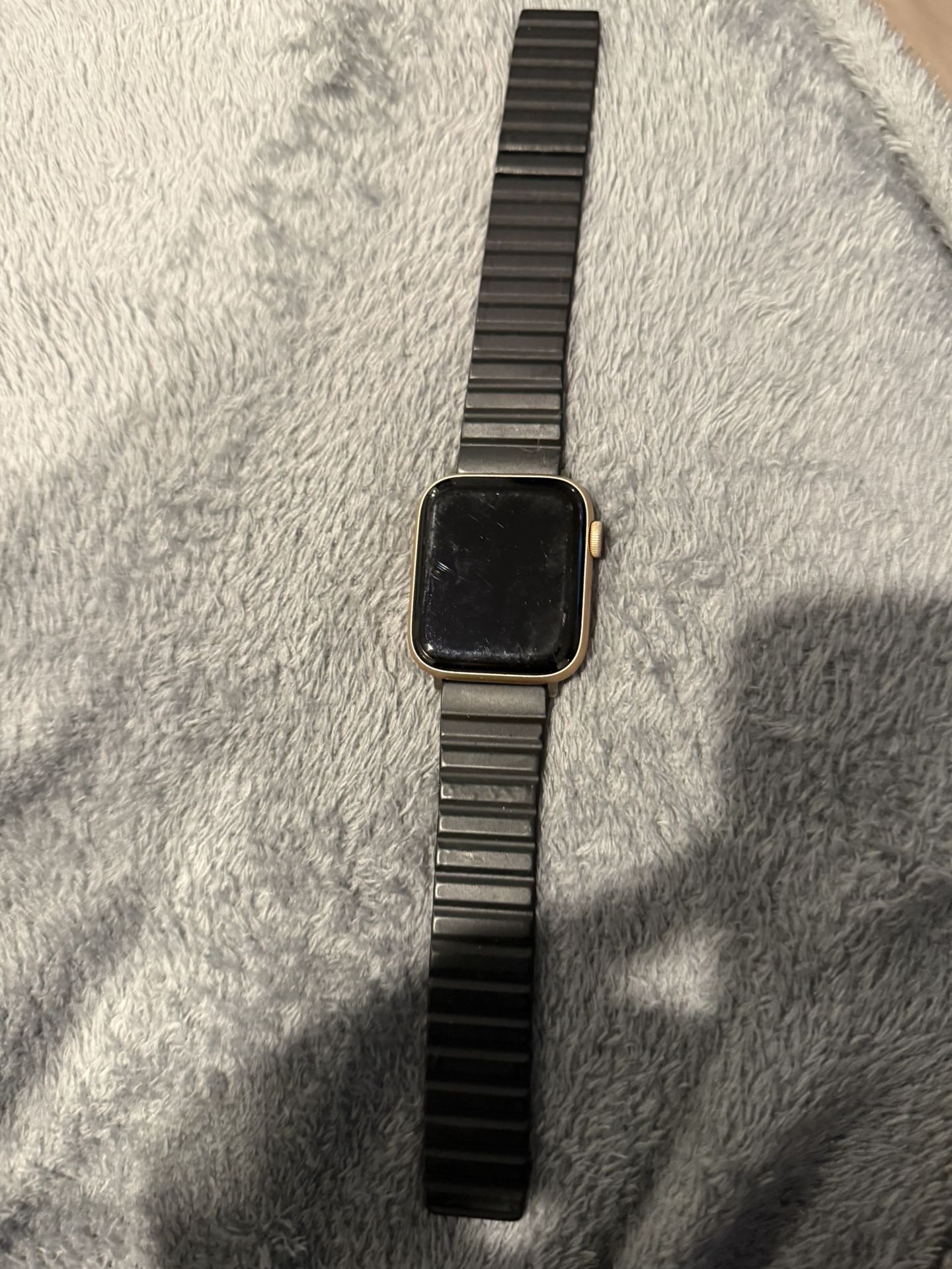 Gold Apple Watch SE 42MM For Sale!