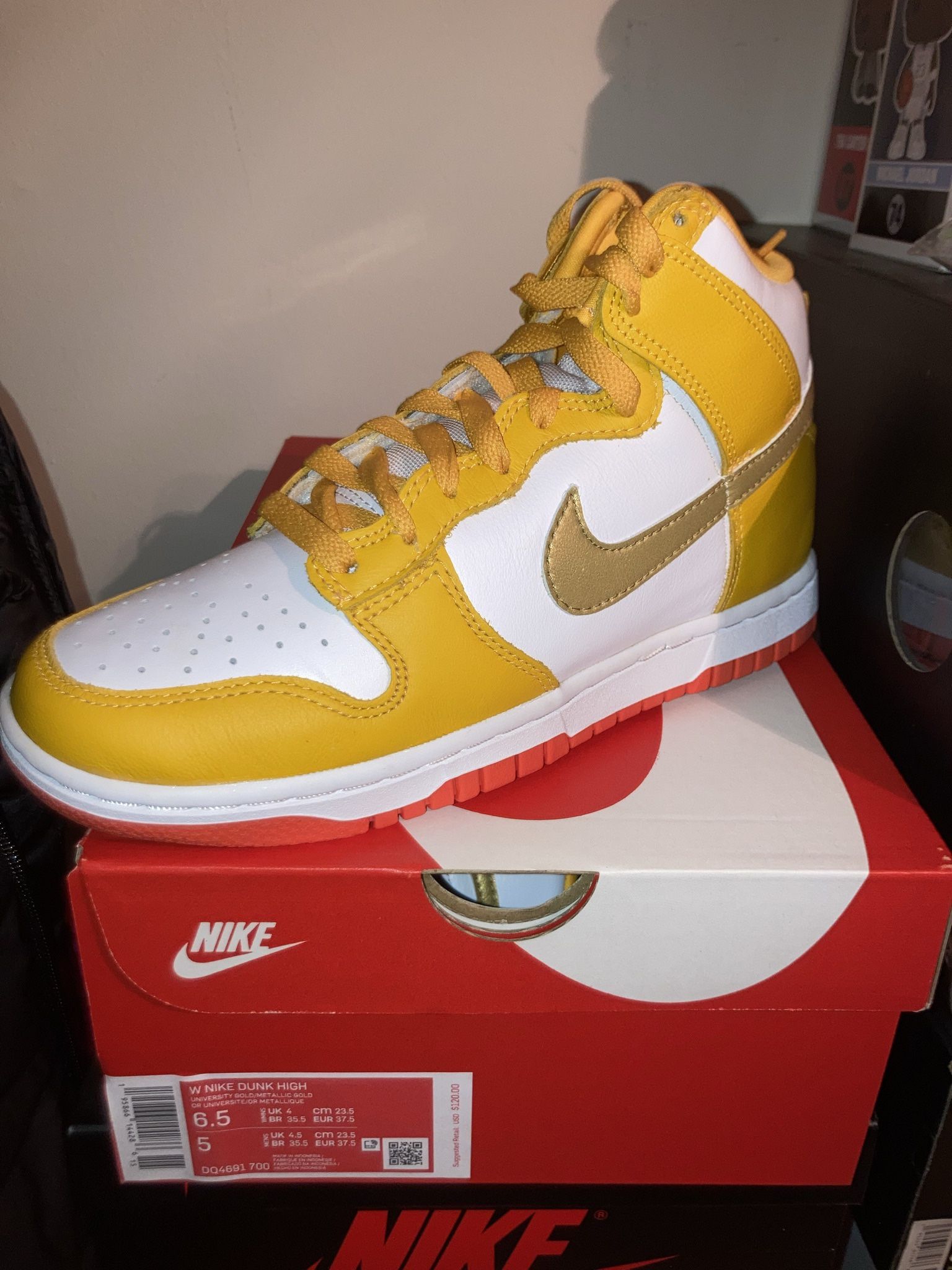 Nike Dunk High University Gold Size 6.5W, 5Y