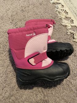 Kamik girls snowboots Sz 2 pink and black Like new (worn 1x)  Good quality snow boots 