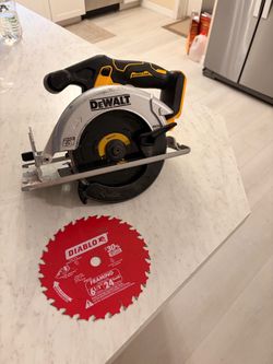 20v 6.5in Dewalt Circular saw w/ brand new Diablo blade
