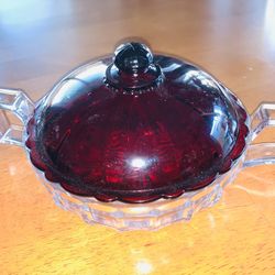ROYAL RUBY RED 1940’s ANCHOR HOCKING COVERED CANDY DISH w/ CLEAR STAR BURST HANDLED BOTTOM
