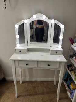 White Makeup Vanity with Tri-Fold Mirror & Lights