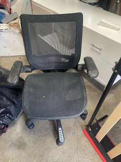 Free Rolling Computer/Desk Chair