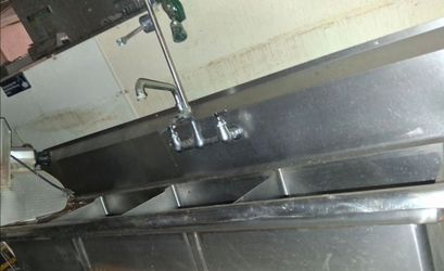Stainless steel sink with power wash