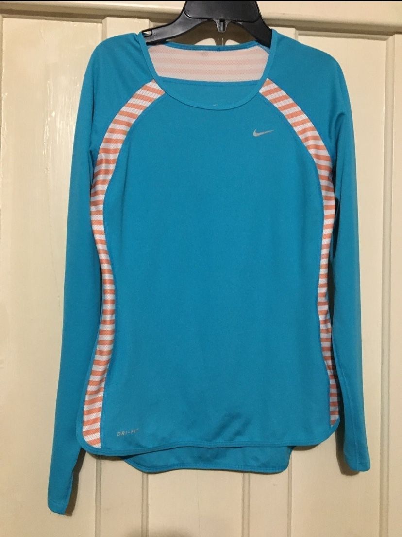 Nike Dri fit women shirt /XS