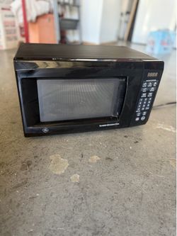 GE black microwave