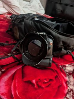 Canon EOS Rebel T2i DSLR Camera with Lens