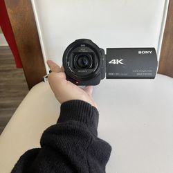Sony 4k Handycam FDR- AX33