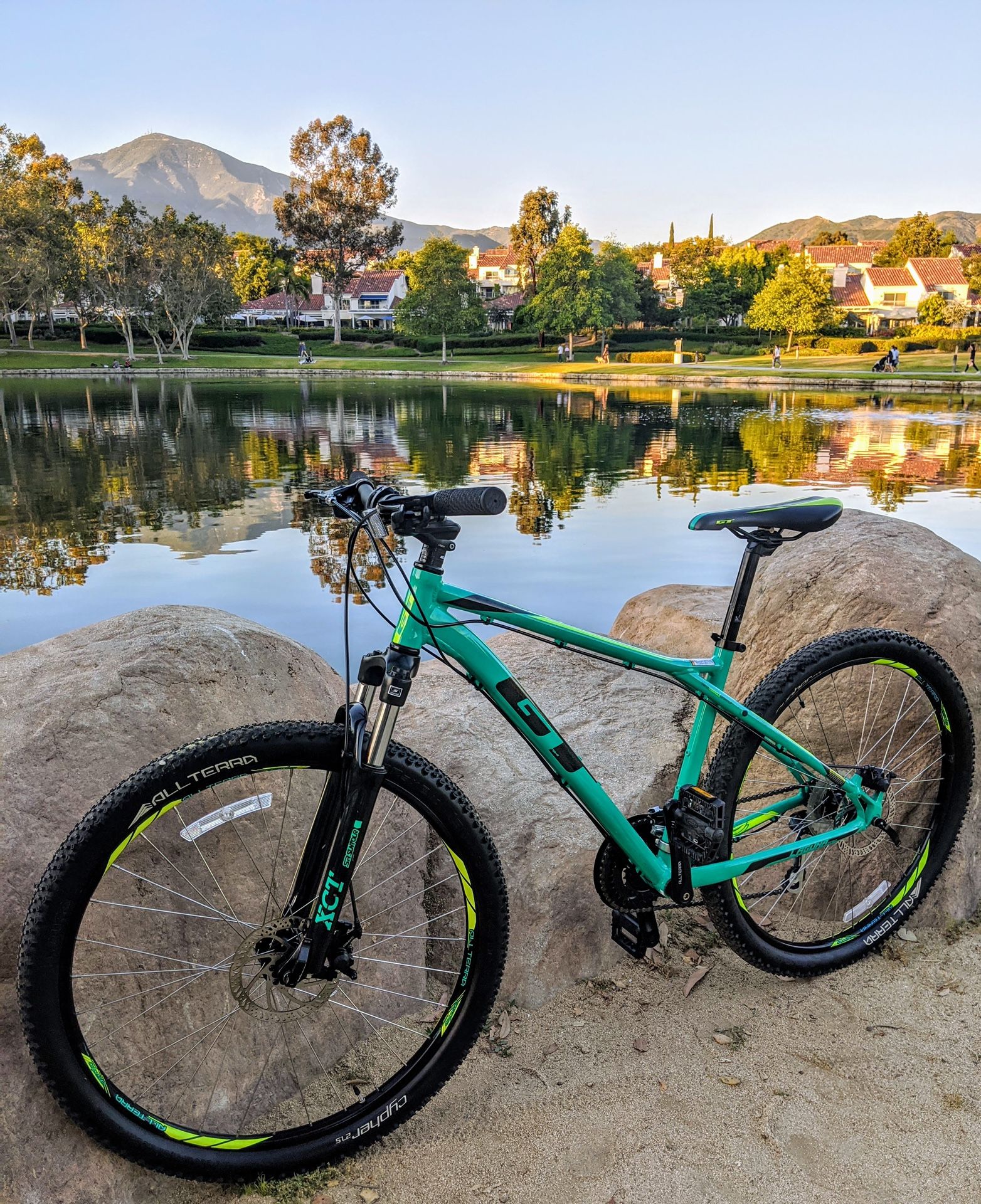 GT Laguna Pro Medium Frame Mountain Bike (Giant, Fuji, Specialized) for