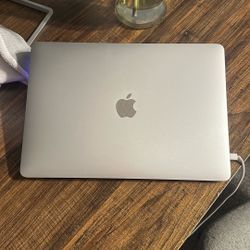 MacBook Pro (13", 2017)