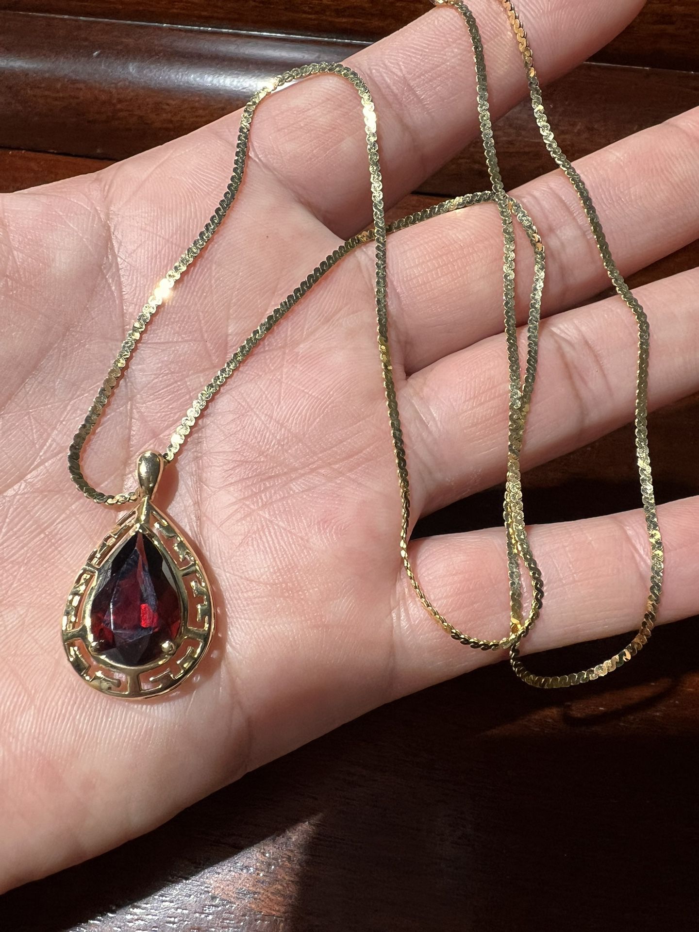 SOLID 10K YELLOW GOLD NECKLACE AND PENDANT GARNET 