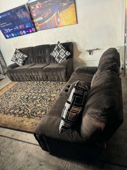 š Ashley furniture brown reclining couch and loveseat š ( free delivery)