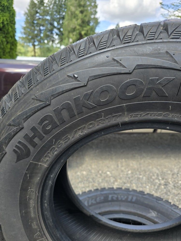 SUV OR TRUCK TIRES 265 70 17