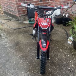 V6 Dirt Bike 