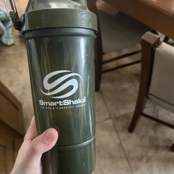 SMART SHAKE (blender Bottle) With Snack Container