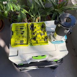 Makita XTR01 18V LXT Lithium-Ion Brushless Cordless Compact Router