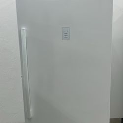 New 21cu. GE Upright Freezer. 