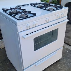 Preciosa Estufa De Gas Frigidaire Lista Para Usar Súper Limpia Trabaja Muy Bien Los Cuatro Quemadores Y El Horno $150