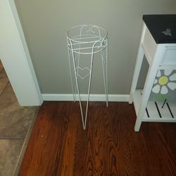 Metal wire plant stand White with hearts