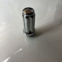 Silverado Lugs