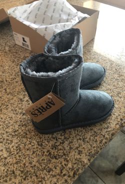 Grey little girl boots