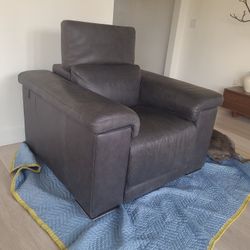 Italian Leather Recylner 