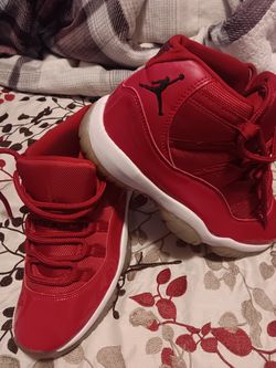 Jordan retro 11 size 7 precio $85