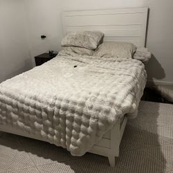 Queen Bed And Frame 