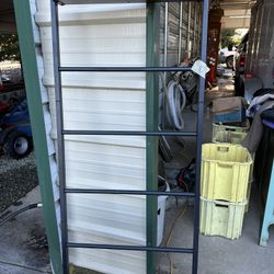 Leaning Shelf 