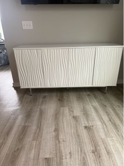 Modern White 4 door Cabinet/TV stand/Buffet