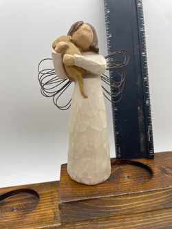 Willow Tree Angel of Friendship FigurineThis is a vintage 1999 Willow Tree Angel of Friendship figurine by artist Susan Lordi