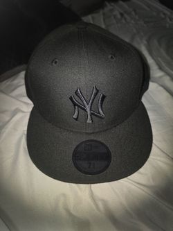 Yankees 7 5/8 fitted black on black