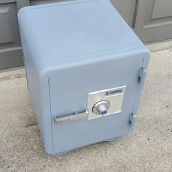 Century 1.5 Cubic Foot Safe Vintage/oldschool