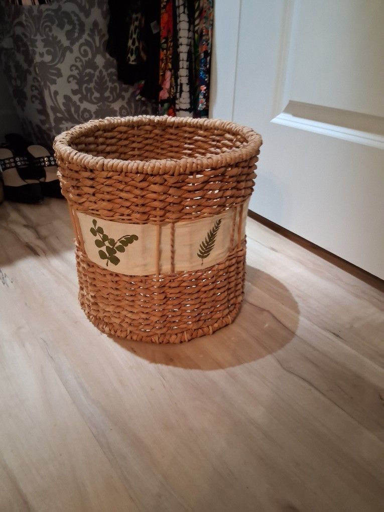 Wicker with leaves Basket or Bin