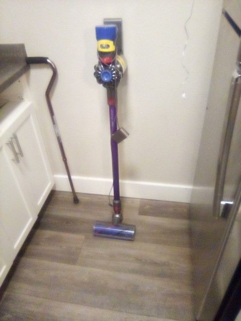 Dyson V8 Animal Plus With Charger Cord