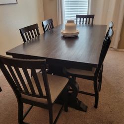 8 Person Dining Room Table With Chair & 2 Leafs