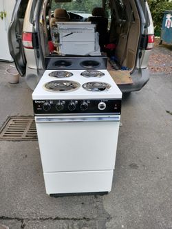 Small Stove / trailer size / electric range / Oven for Sale in Mesa, AZ -  OfferUp