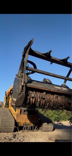 Land clearing tree mulcher machine skid steer