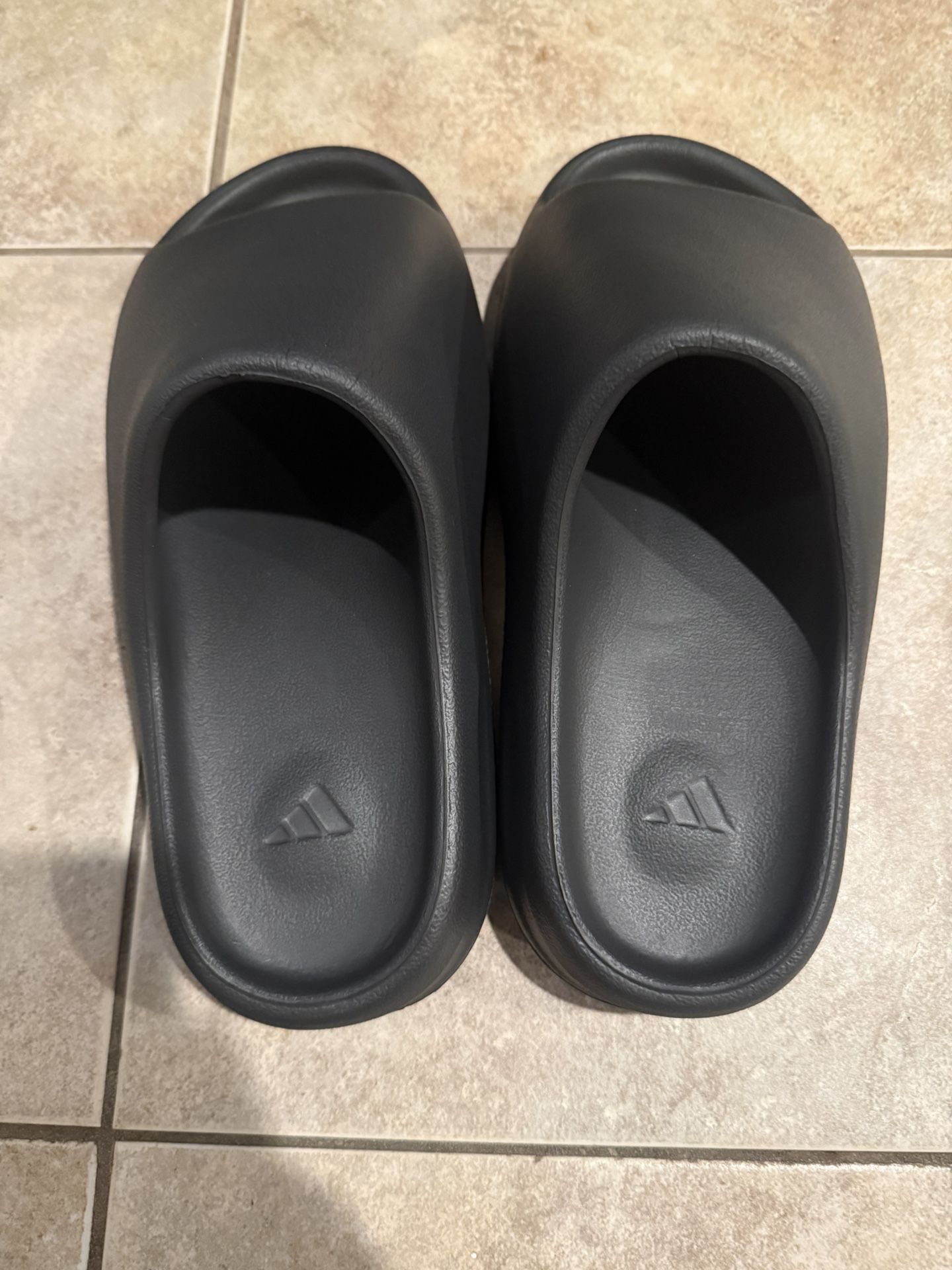 Yeezy Slides Onyx Size 9
