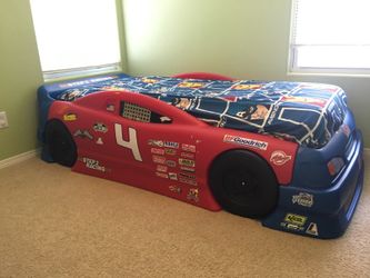 Race Car bed with twin mattress