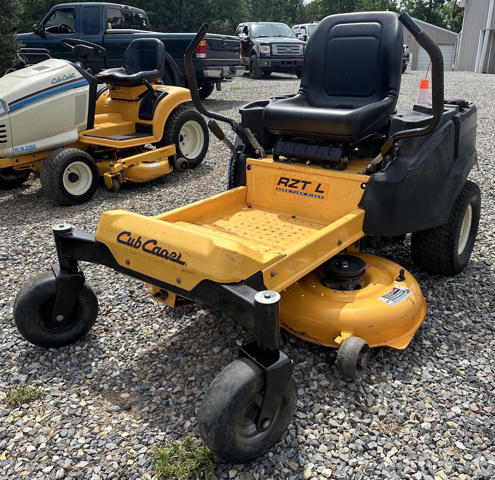 Cub Cadet RZT L Zero Turn Lawn Mower
