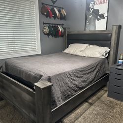 Queen Bed Frame (no mattresses) 