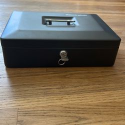 Sentry Small Safe/lockbox