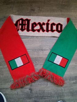Mexico soccer scarf ... Yes it's available