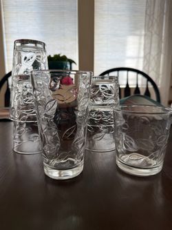 Clear Glass Drinkware Set with Embossed Leaf Pattern