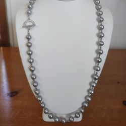 Elegant silver pearl necklace