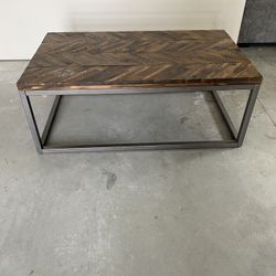 Beautiful Wood Oak Coffee Table For Sale!