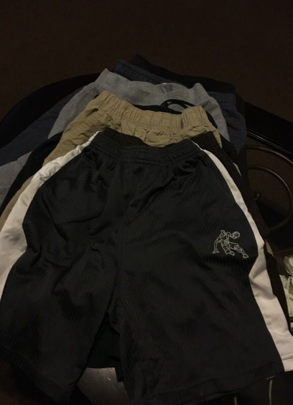 Boys summer shorts size 8 🤗