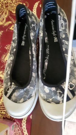 Tennis shoes