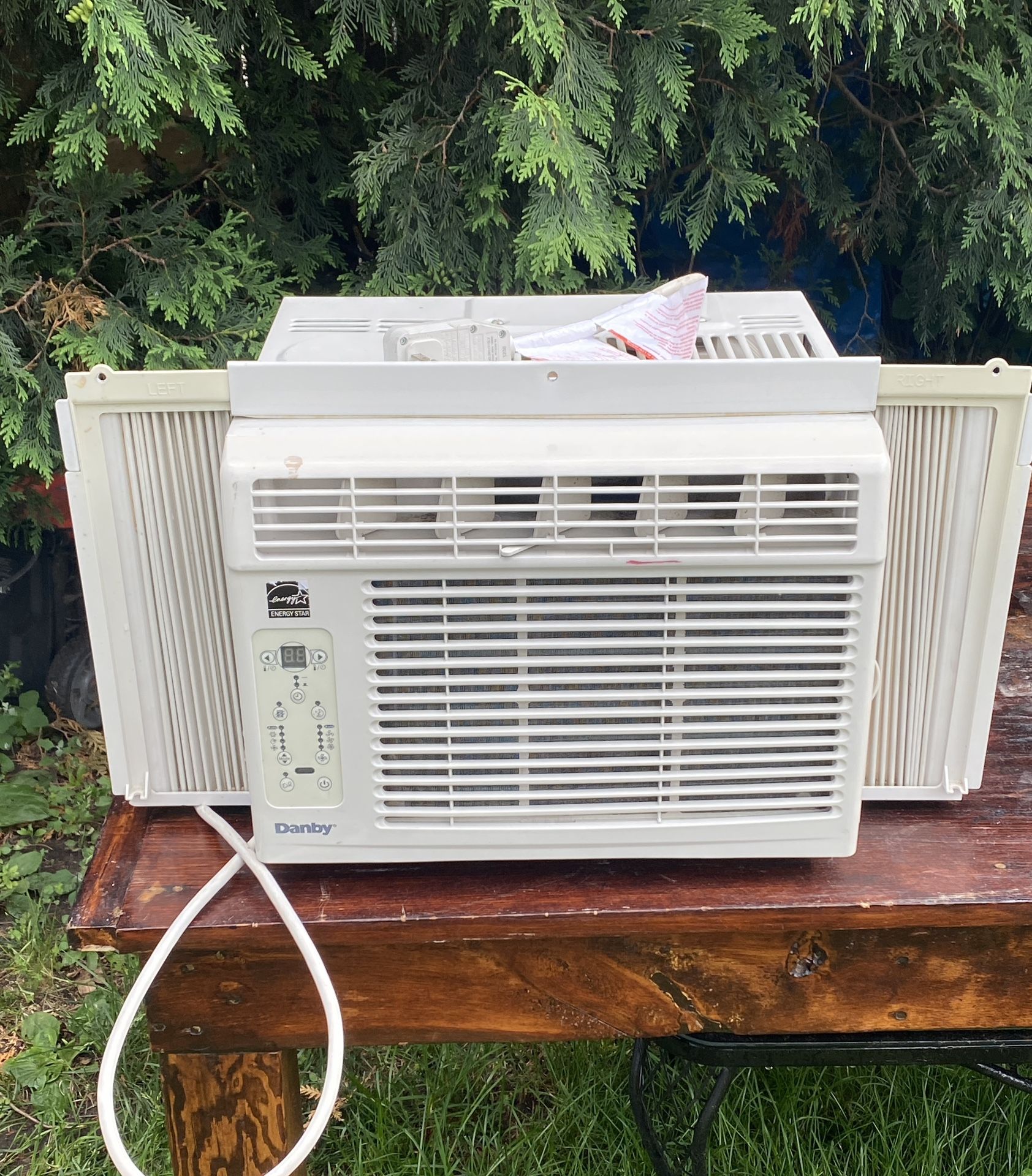 Danby 6000 BTU’s Window AC Air Conditioner